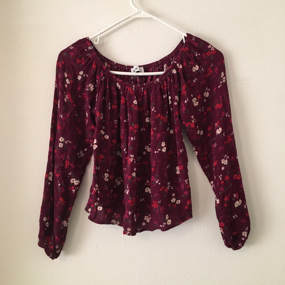 Hollister small burgundy floral crop blouse